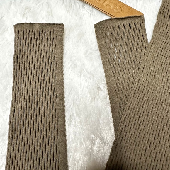 NWT Skims Warp Knit Leggings & Scoop Neck Bralette Set Army Women’s Size XXS-S - Picture 3 of 11